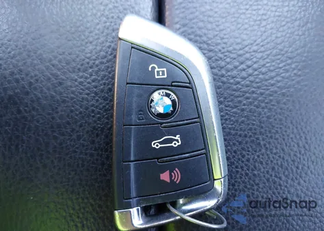 2015 BMW X5 xDrive35D z USA, uszkodzony, nr VIN 5UXKS4C54F0N06357